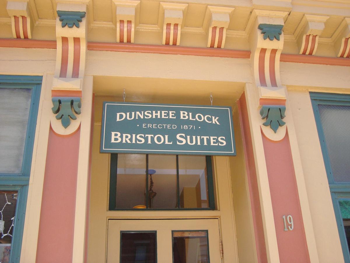 Bristol Suites Экстерьер фото